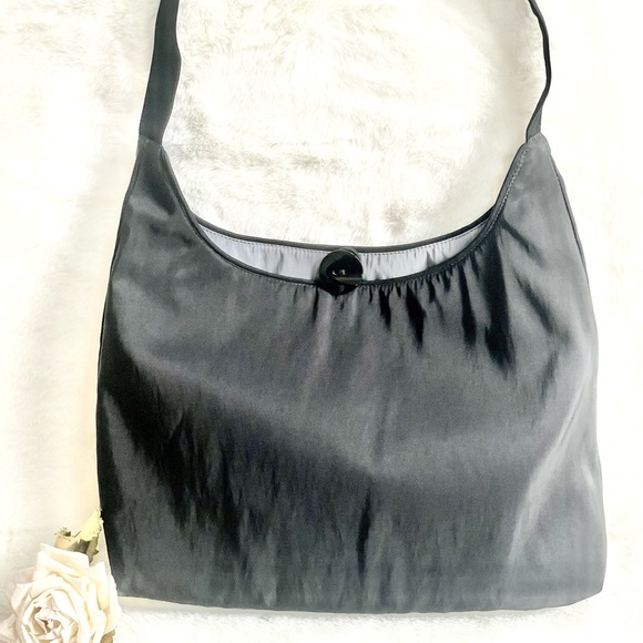 Like New vinyl REVERSIBLE BAG with handle. Easy Clean! Black on 1 side & Grey on - Picture 3 of 4